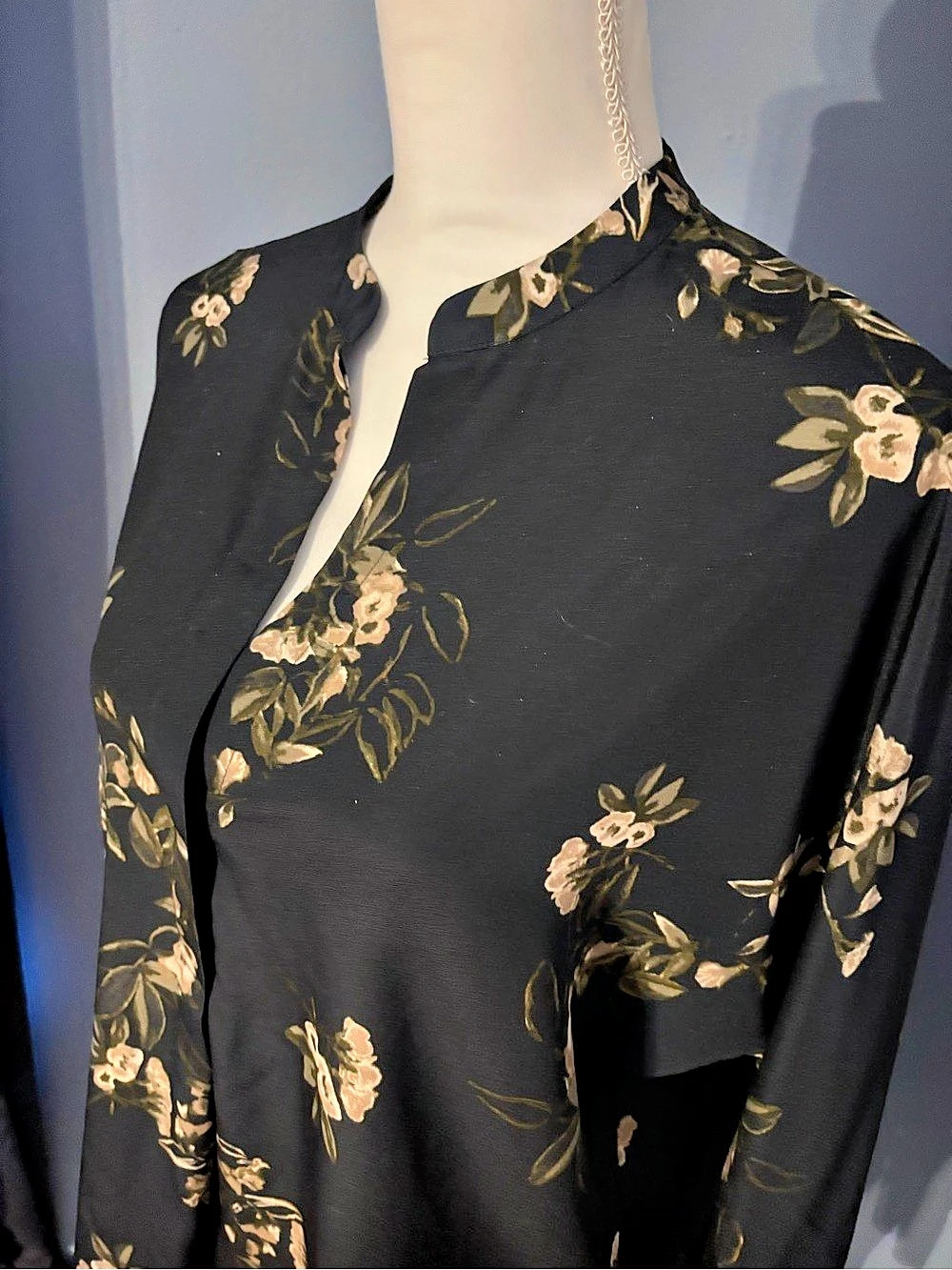 Vince Floral Blouse Black & Gold/Brown Size Small - Picture 6 of 12